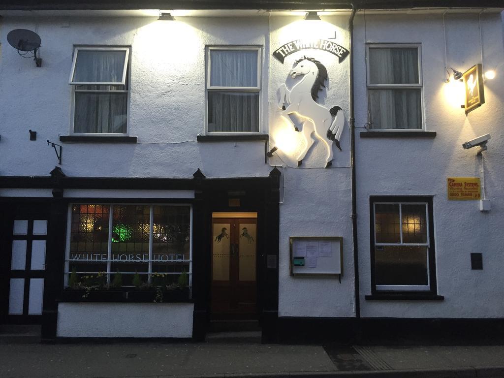 White Horse Builth Wells Bagian luar foto